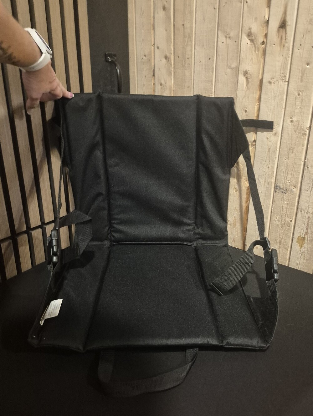Molson EXPORT Portable Stadium Seat with Adjustable Straps